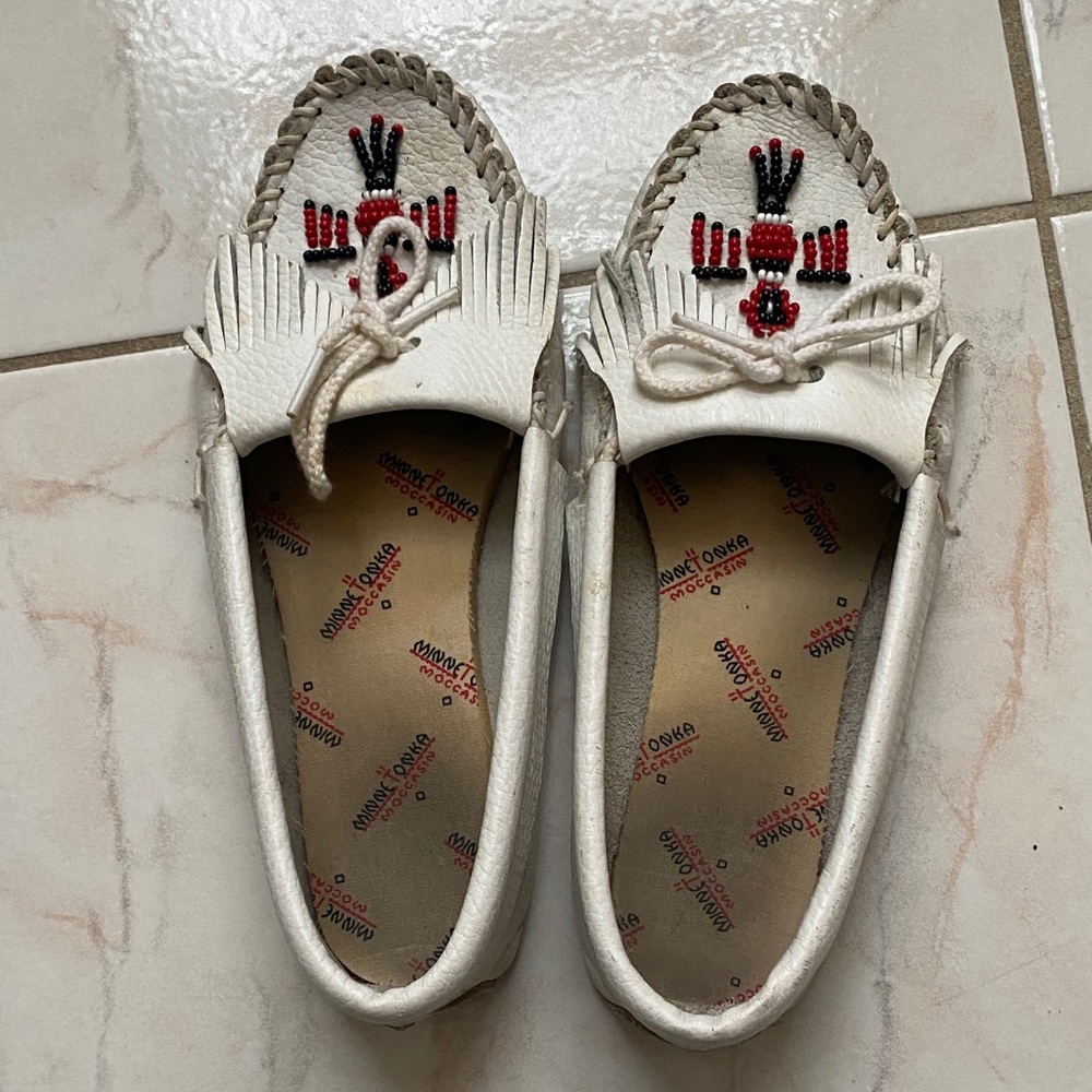 Vintage Minnetonka White Beaded Women's Moccasins